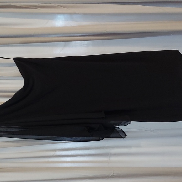 Elegant One-shoulder Little Black Dress - Picture 4 of 8